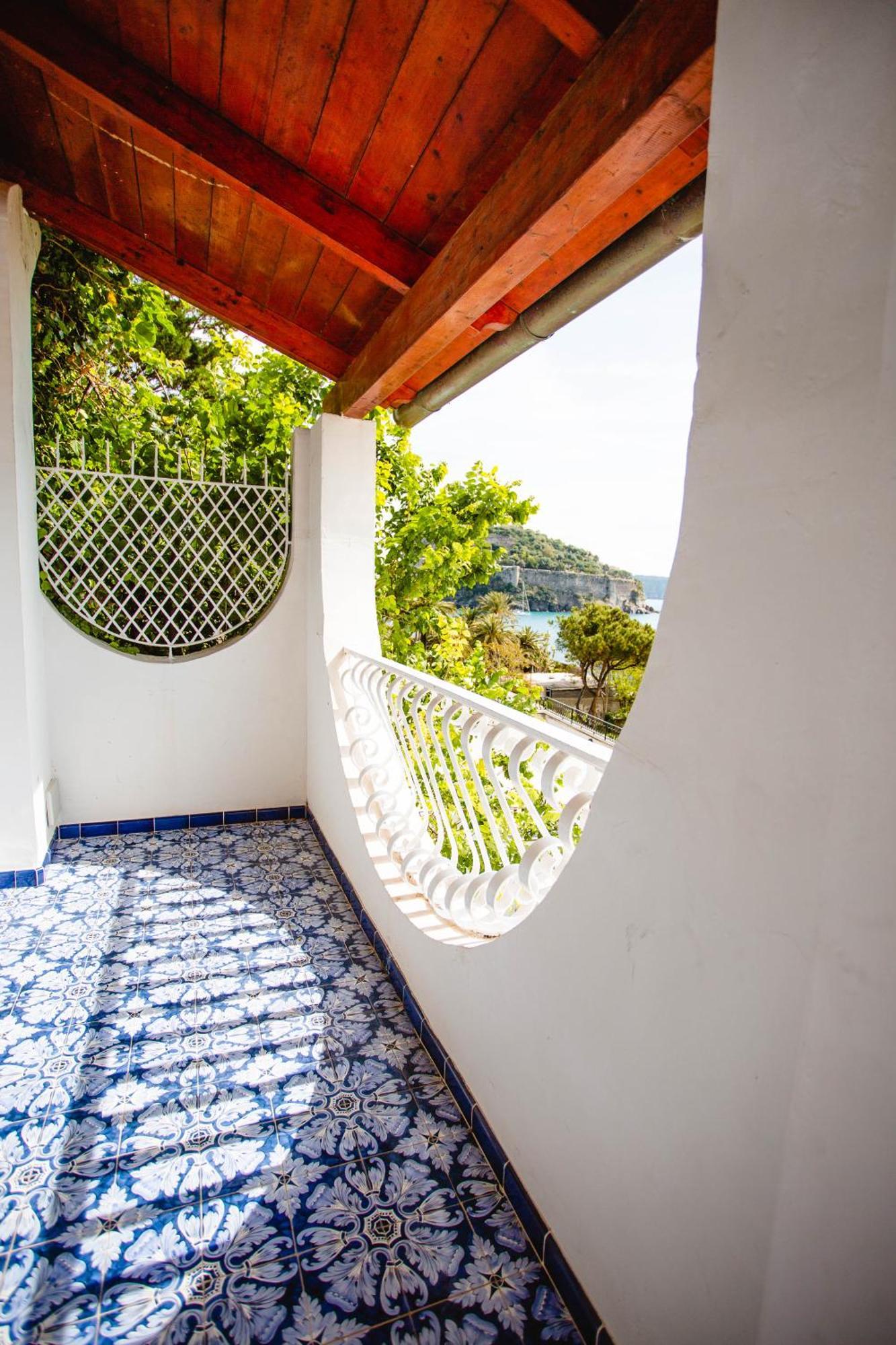 Strand Hotel Delfini Ischia Exterior foto