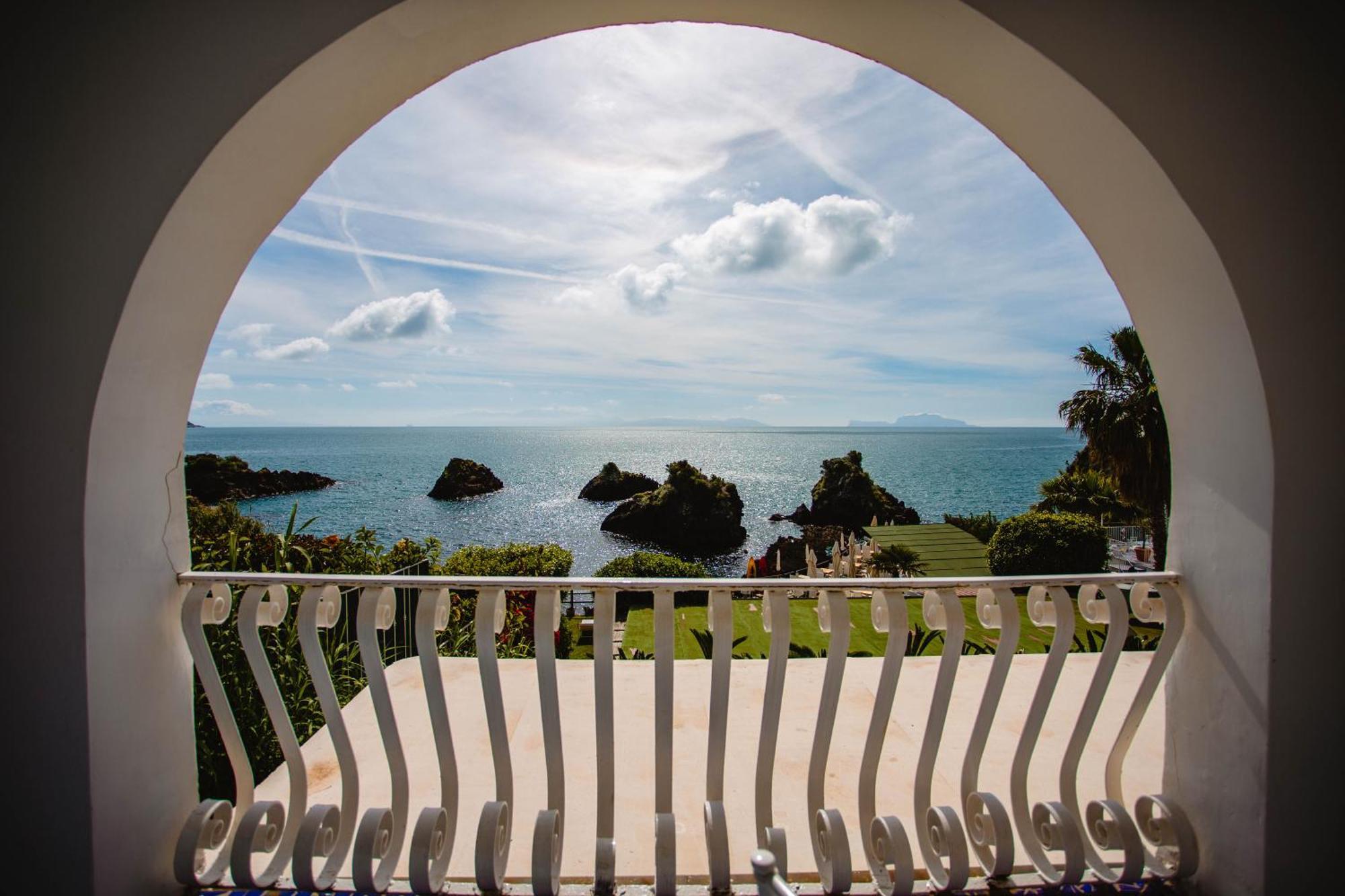 Strand Hotel Delfini Ischia Exterior foto